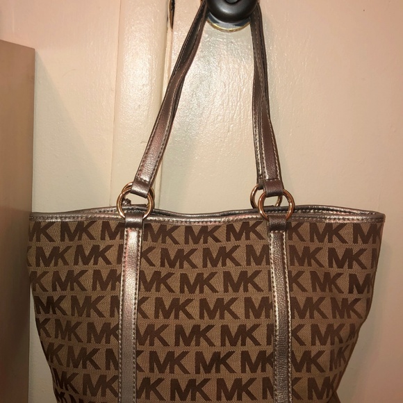 Michael Kors Handbag Block Monogram Signature Tote - Picture 2 of 4